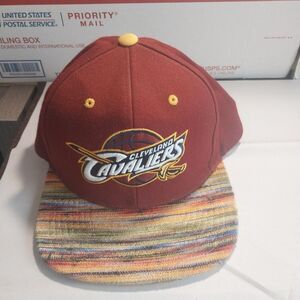 Cleveland Cavaliers NBA Basketball Mitchell & Ness Snap Back Flat Bill Cap / Hat